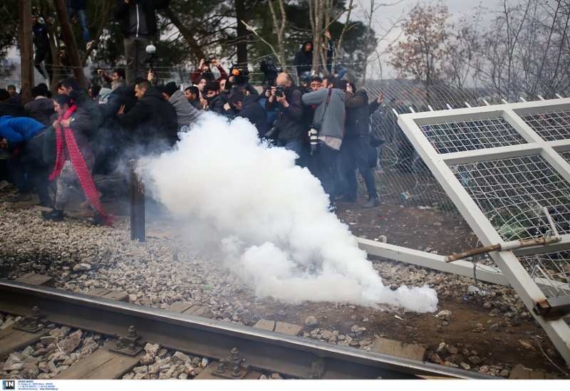 Γερμανικά ΜΜΕ:Η Αθήνα χάνει τον έλεγχο των προσφύγων -Θα υπάρξουν νεκροί | iefimerida.gr 8