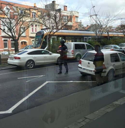 Εκρήξεις και πυροβολισμοί στις Βρυξέλλες σε έφοδο της αστυνομίας -Σύλληψη υπόπτου | iefimerida.gr 12