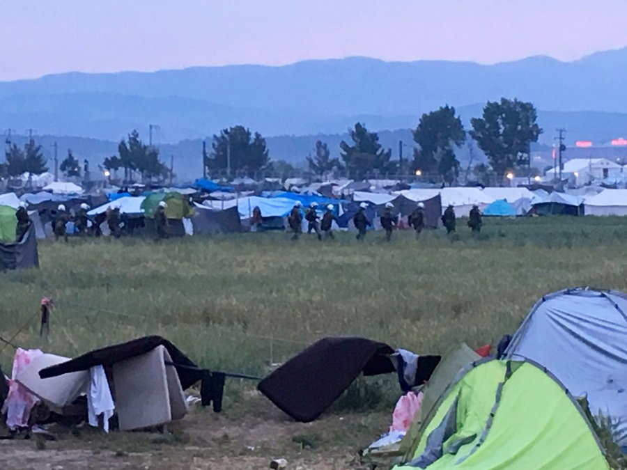 Τα ΜΑΤ αδειάζουν την Ειδομένη -Ξεκίνησε η επιχείρηση εκκένωσης | iefimerida.gr 3