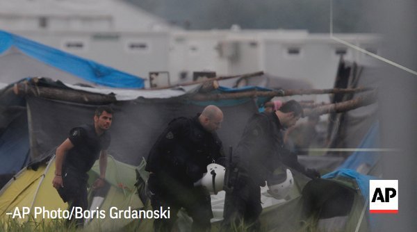 Τα ΜΑΤ αδειάζουν την Ειδομένη -Ξεκίνησε η επιχείρηση εκκένωσης | iefimerida.gr 5