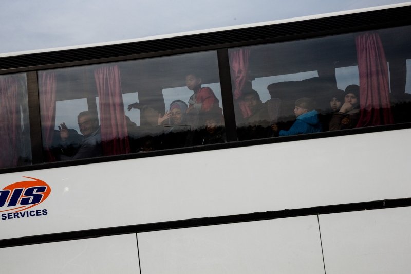 Τα ΜΑΤ αδειάζουν την Ειδομένη -Ξεκίνησε η επιχείρηση εκκένωσης | iefimerida.gr 6
