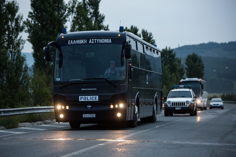 Τα ΜΑΤ αδειάζουν την Ειδομένη -Ξεκίνησε η επιχείρηση εκκένωσης | iefimerida.gr 0