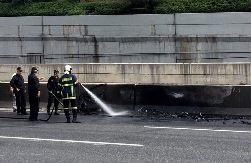 Τραγωδία στην Αττική Οδό: Kάηκε ζωντανός σε Porsche ο εκδότης Μαυρίκος | iefimerida.gr 4