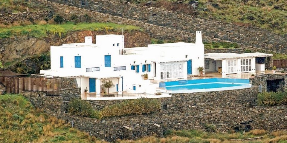 Πουλήθηκε η βίλα του Γιάννου Παπαντωνίου στη Σύρο -Ποιος είναι ο νέος ιδιοκτήτης | iefimerida.gr 0