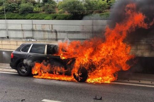 Τραγωδία στην Αττική Οδό: Kάηκε ζωντανός σε Porsche ο εκδότης Μαυρίκος | iefimerida.gr 0