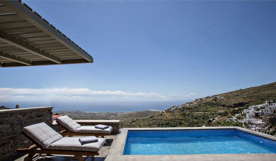 Εντυπωσιακό σκηνικό φωτογράφισης το Aeolis Tinos Suites για τις ανάγκες μεγάλης διαφημιστικής καμπάνιας | iefimerida.gr 7