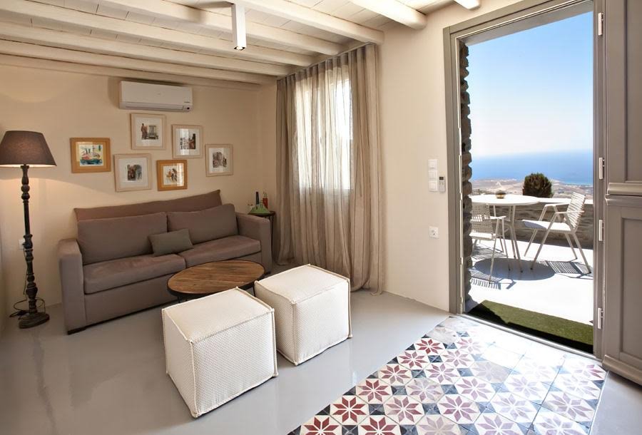 Εντυπωσιακό σκηνικό φωτογράφισης το Aeolis Tinos Suites για τις ανάγκες μεγάλης διαφημιστικής καμπάνιας | iefimerida.gr 13