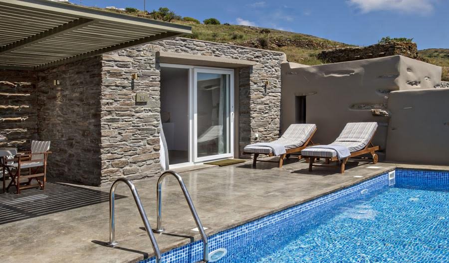 Εντυπωσιακό σκηνικό φωτογράφισης το Aeolis Tinos Suites για τις ανάγκες μεγάλης διαφημιστικής καμπάνιας | iefimerida.gr 4
