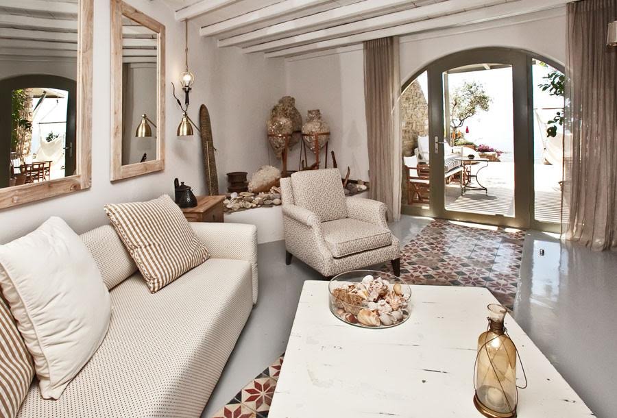 Εντυπωσιακό σκηνικό φωτογράφισης το Aeolis Tinos Suites για τις ανάγκες μεγάλης διαφημιστικής καμπάνιας | iefimerida.gr 12