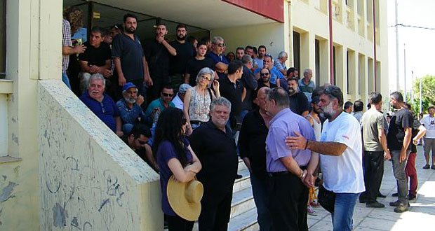 Κρήτη: Κατέλαβαν το δικαστικό μέγαρο για να αποτρέψουν τους πλειστηριασμούς | iefimerida.gr 0