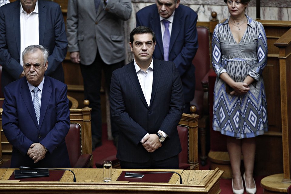 Ιερώνυμος στους βουλευτές: Ευχόμαστε και σε εσάς και σε εμάς καλή δύναμη | iefimerida.gr 3