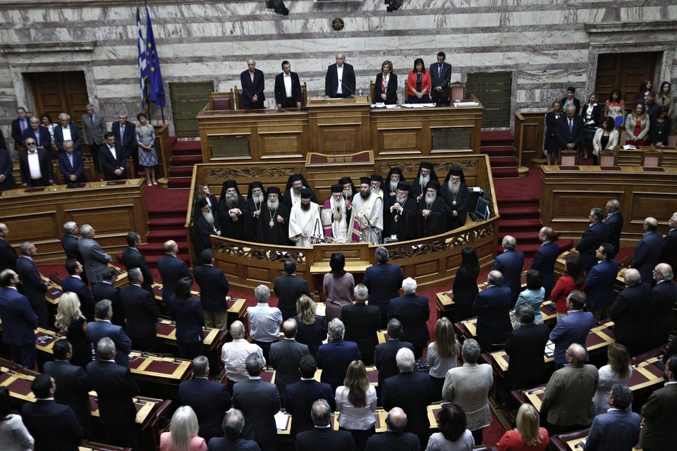 Ιερώνυμος στους βουλευτές: Ευχόμαστε και σε εσάς και σε εμάς καλή δύναμη | iefimerida.gr 6