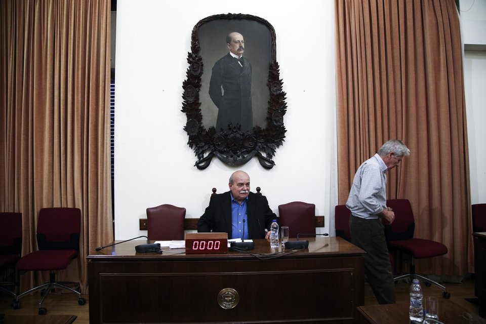 Οπισθεν ολοταχώς η κυβέρνηση για το ΕΣΡ -Νέος πρόεδρος ο Κουτρομάνος, που πρότεινε η ΝΔ | iefimerida.gr 1