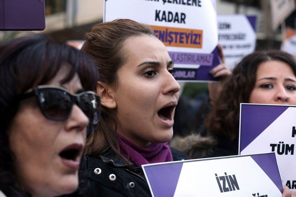 Σάλος στην Τουρκία: Νόμος αθωώνει βιαστές ανηλίκων αν παντρευτούν τα θύματά τους | iefimerida.gr 0
