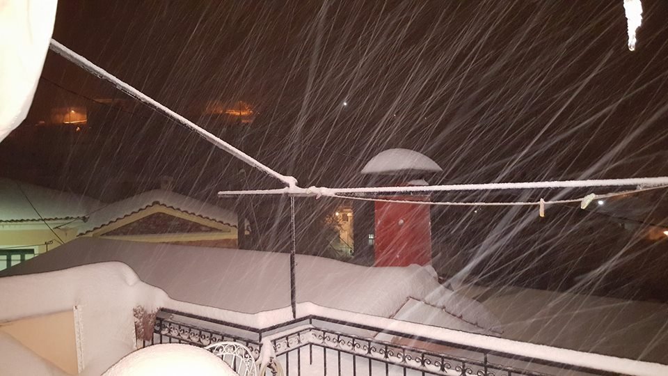 Ο χιονιάς σάρωσε ξανά Αλόννησο και Λέσβο, προβλήματα με την ηλεκτροδότηση | iefimerida.gr 2