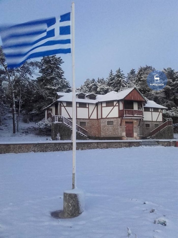 Στα λευκά ντύθηκε και η Ρόδος -Δείτε πανέμορφες εικόνες | iefimerida.gr 1