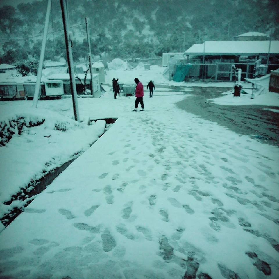 Λέσβος: Απαγόρευσαν τη φωτογράφιση των προσφύγων στην παγωμένη Μόρια  | iefimerida.gr 2