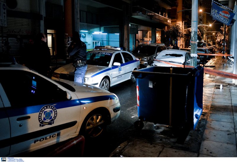 Πυροβολισμοί έξω από τα γραφεία του ΠΑΣΟΚ -Τραυματίστηκε αστυνομικός | iefimerida.gr 0