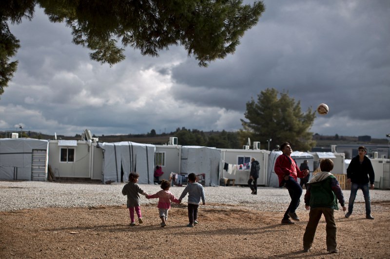 Guardian: Πού πήγαν τα λεφτά που πήραν οι Ελληνες για το προσφυγικό; | iefimerida.gr 1