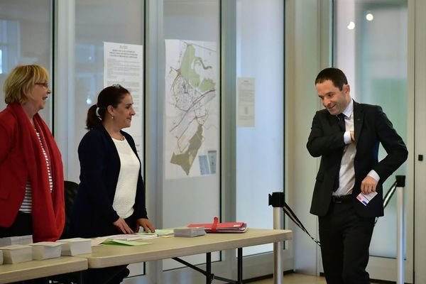 Eκλογές στη Γαλλία: Μια Κυριακή αγωνίας για 4 υποψηφίους | iefimerida.gr 11