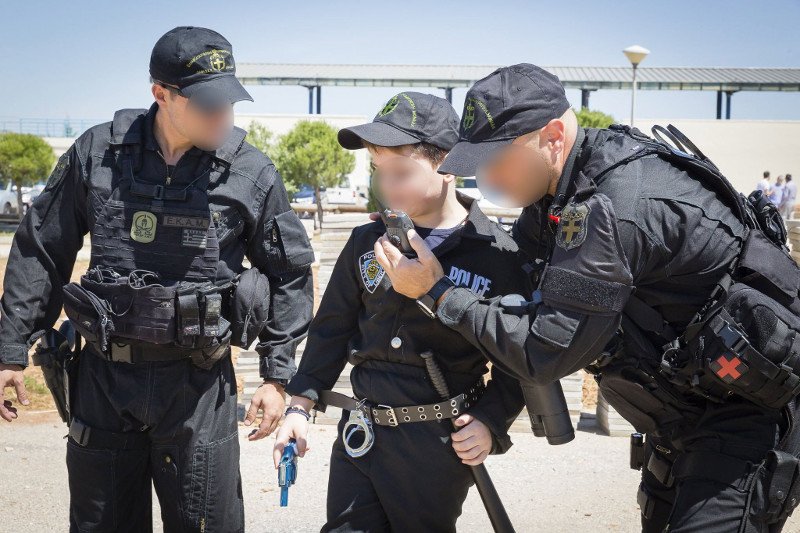 Ο 6χρονος Νικόλας έγινε μέλος της ΕΚΑΜ και έσωσε θύμα απαγωγής -Η ΕΛ.ΑΣ. «Make-A-Wish» | iefimerida.gr 4