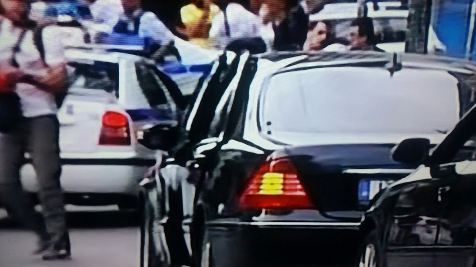 Ισχυρή έκρηξη τραυμάτισε τον Λουκά Παπαδήμο -Παγιδευμένος φάκελος | iefimerida.gr 15