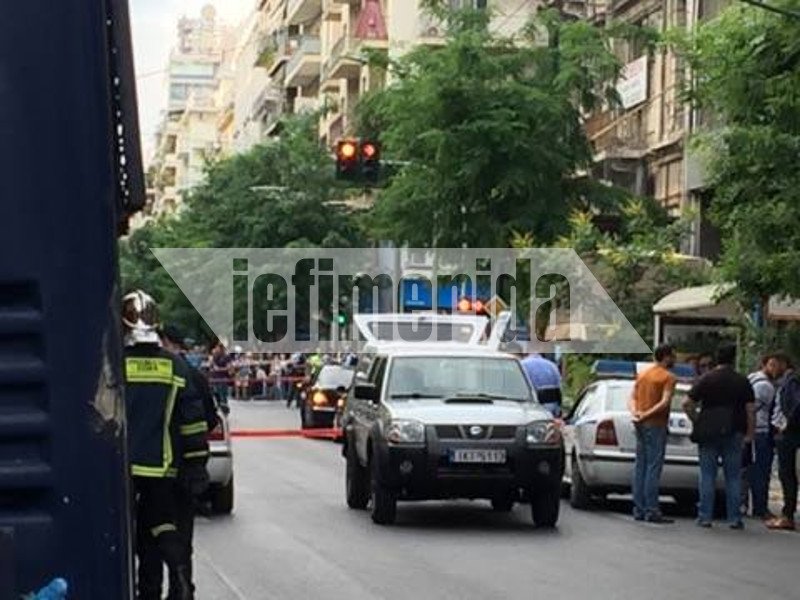 Ισχυρή έκρηξη τραυμάτισε τον Λουκά Παπαδήμο -Παγιδευμένος φάκελος | iefimerida.gr 4