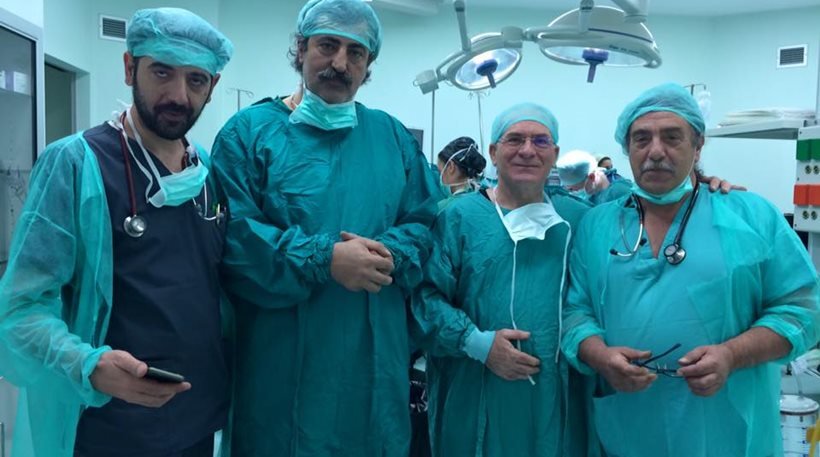 Νέο σόου Πολάκη με φωτογραφίες στο χειρουργείο του νοσοκομείου Ζακύνθου | iefimerida.gr 0
