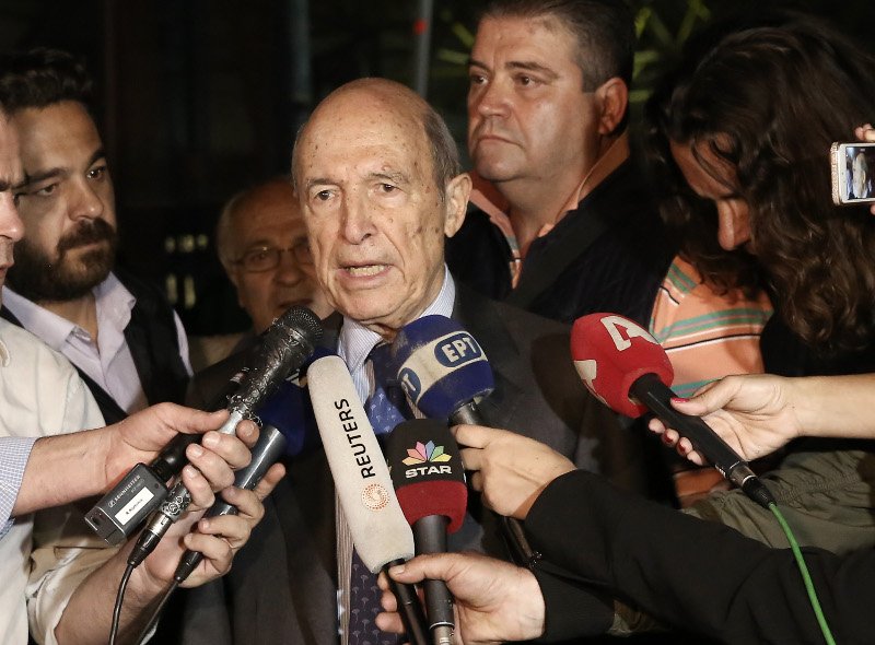 Ισχυρή έκρηξη τραυμάτισε τον Λουκά Παπαδήμο -Παγιδευμένος φάκελος | iefimerida.gr 12