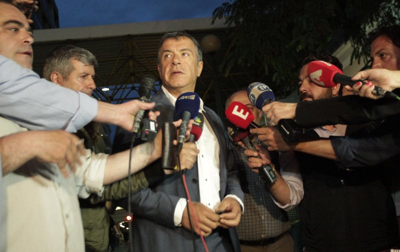 Ισχυρή έκρηξη τραυμάτισε τον Λουκά Παπαδήμο -Παγιδευμένος φάκελος | iefimerida.gr 16