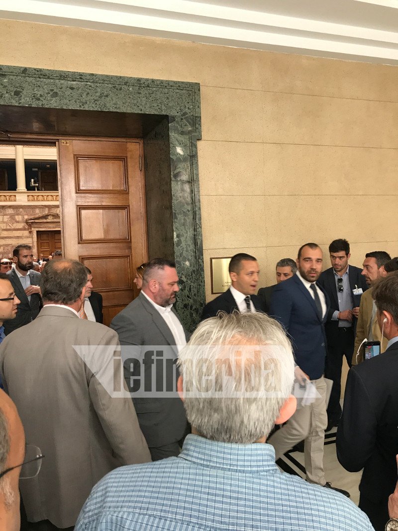 Θύελλα για τον τραμπουκισμό Κασιδιάρη -ΝΔ: Η Χ. Αυγή βάζει πλάτη στο ΣΥΡΙΖΑ | iefimerida.gr 4