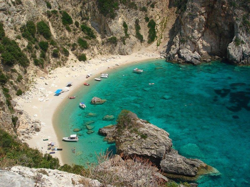 Τραγωδία στην Κέρκυρα: Νεκρός 28χρονος Ελβετός -Τον χτύπησε η προπέλα της βάρκας που οδηγούσε η σύζυγός του | iefimerida.gr 0