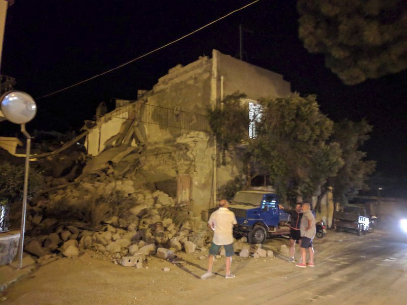 Σεισμός 4,2 Ρίχτερ ισοπέδωσε το νησί Ισκια στην Ιταλία -2 νεκροί, αρκετοί εγκλωβισμένοι | iefimerida.gr 3