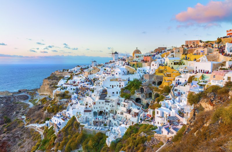 Guardian: Η Σαντορίνη στο σημείο μηδέν -Πώς ο τουρισμός δίχασε το νησί σε πλούσιους και φτωχούς | iefimerida.gr 2