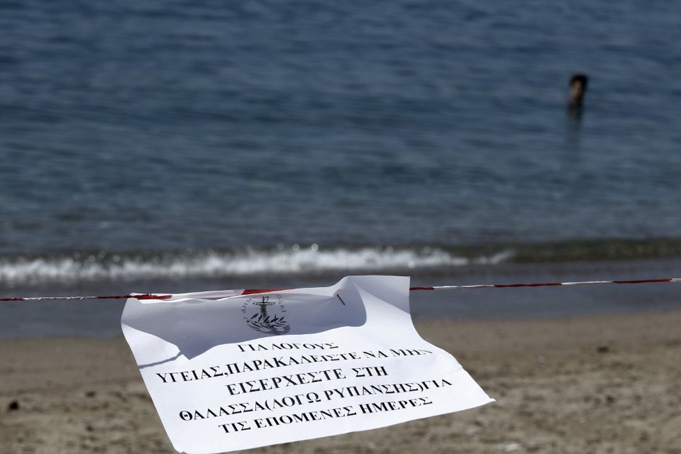 «Μάχη» με τη ρύπανση στον Σαρωνικό -Μεγάλο πλήγμα για την περιοχή | iefimerida.gr 0