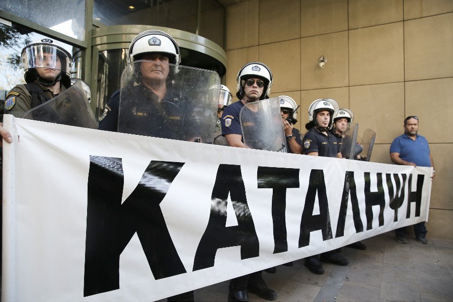 Κατάληψη μεταλλωρύχων στο υπ. Περιβάλλοντος: Δεν φεύγουμε χωρίς τις άδειες | iefimerida.gr 5