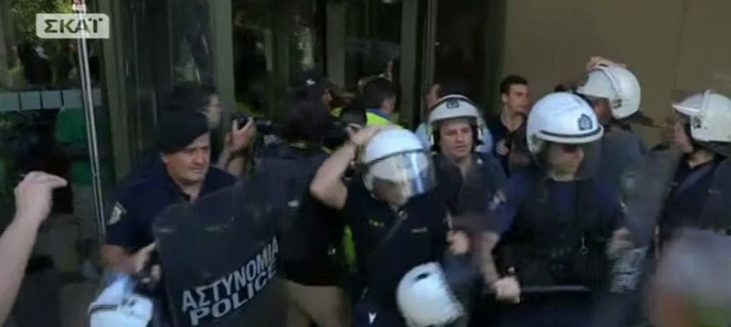 Κατάληψη μεταλλωρύχων στο υπ. Περιβάλλοντος: Δεν φεύγουμε χωρίς τις άδειες | iefimerida.gr 7
