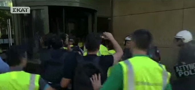 Κατάληψη μεταλλωρύχων στο υπ. Περιβάλλοντος: Δεν φεύγουμε χωρίς τις άδειες | iefimerida.gr 9