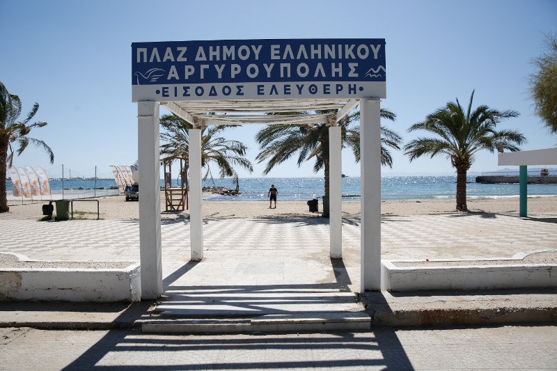 Στη Γλυφάδα έφτασε η πετρελαιοκηλίδα και ο Κουρουμπλής... διέψευδε | iefimerida.gr 1