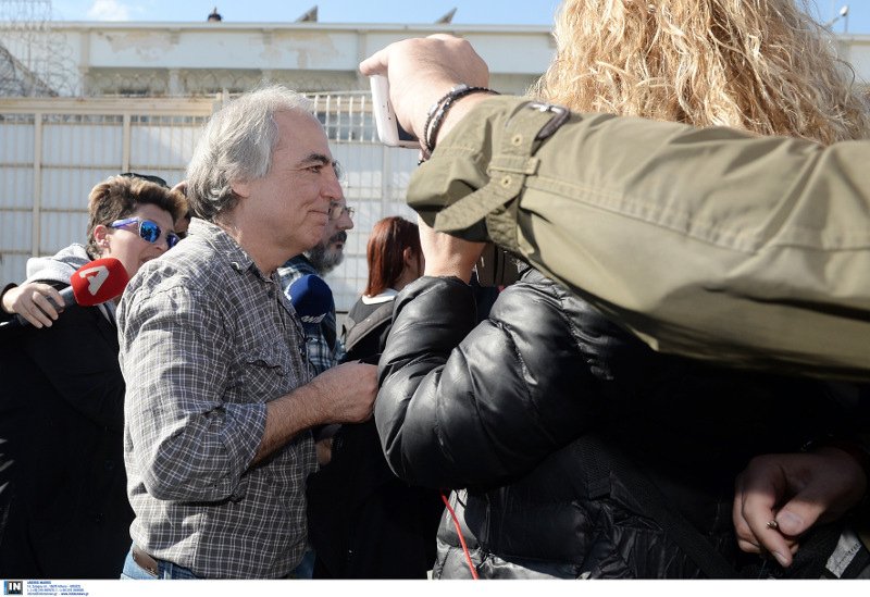 Και ο γιος του προέδρου της Βουλής, Νίκου Βούτση, στην υποδοχή Κουφοντίνα | iefimerida.gr 0