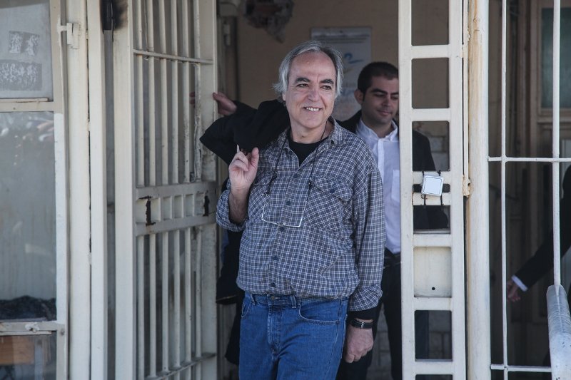 Βγήκε από τη φυλακή ο Δημήτρης Κουφοντίνας: Θα φτιάξω τα μελίσσια μου, θα δω την οικογένειά μου | iefimerida.gr 4