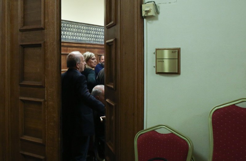 Τσακαλώτος: «Θα πέσει η κυβέρνηση αν δεν ψηφίσετε τις διώξεις για πλειστηριασμούς» | iefimerida.gr 1