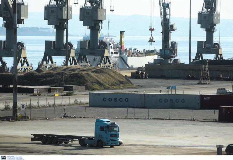 Σε εξέλιξη η μεταφορά των εκρηκτικών από το πλοίο -«βόμβα» -Σε στρατόπεδο των Σερρών | iefimerida.gr 5