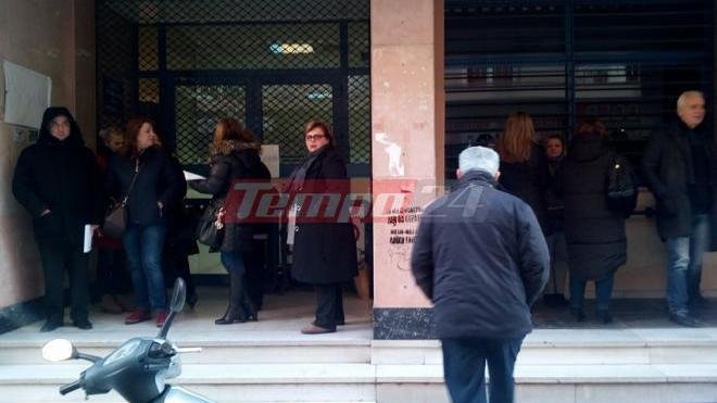 Κατάληψη και στα γραφεία του ΕΦΚΑ στην Πάτρα -«Είμαστε χωρίς συνεργείο καθαρισμού επί έναν μήνα» | iefimerida.gr 0