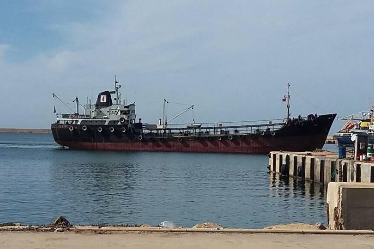Λιβύη: Κατασχέθηκε ελληνικό δεξαμενόπλοιο για λαθρεμπορία καυσίμων -Συνελήφθη το οκταμελές πλήρωμα | iefimerida.gr 0