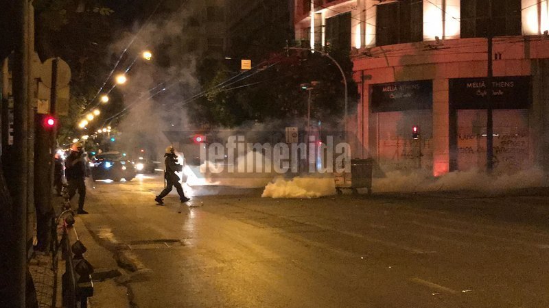 Σοβαρά επεισόδια στα Εξάρχεια -Τραυματίστηκαν αστυνομικοί | iefimerida.gr 7