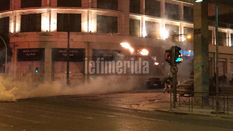 Σοβαρά επεισόδια στα Εξάρχεια -Τραυματίστηκαν αστυνομικοί | iefimerida.gr 6