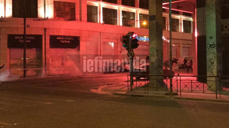 Σοβαρά επεισόδια στα Εξάρχεια -Τραυματίστηκαν αστυνομικοί | iefimerida.gr 3