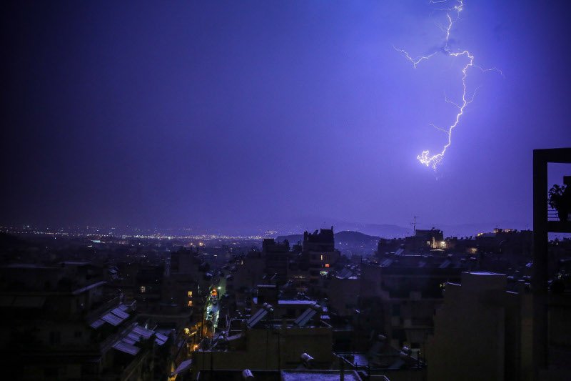 Mπουρίνια σάρωσαν τη χώρα -Εντονες καταιγίδες και σήμερα | iefimerida.gr 1