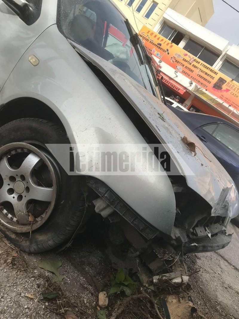 ΙΧ έπεσε σε στάση λεωφορείου στη Μεταμόρφωση - Ενας νεκρός, 3 τραυματίες | iefimerida.gr 9